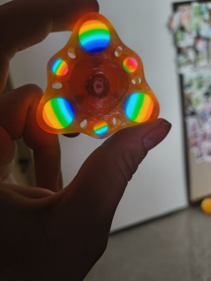 藏主拍下的彩色随身把玩物件